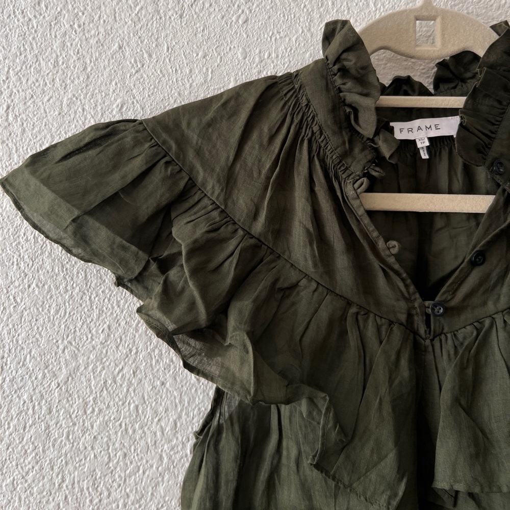FRAME Ruffle Flounce Top Short Sleeve in Fatigue Green Size XS